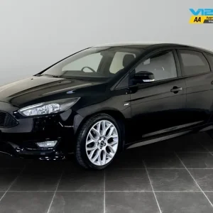 2018 Ford Focus ST-Line 1.0 EcoBoost with Navigation and All the Smart Features - Image 6