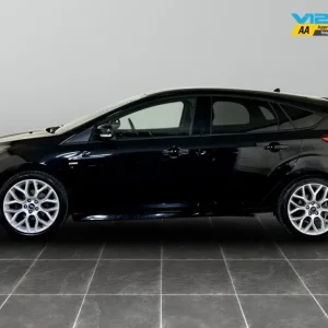2018 Ford Focus ST-Line 1.0 EcoBoost with Navigation and All the Smart Features - Image 7