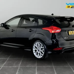 2018 Ford Focus ST-Line 1.0 EcoBoost with Navigation and All the Smart Features - Image 8