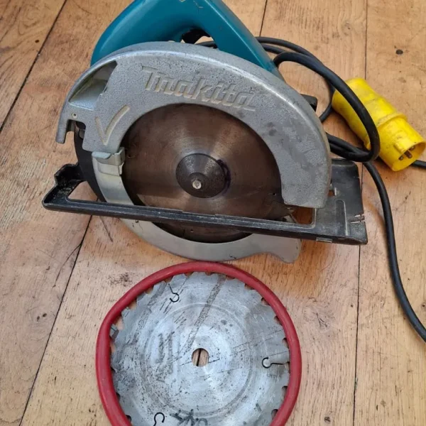 Makita 110 volt hand electric saw