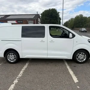 2020 Vauxhall Vivaro Sportive 6-seater panel van with air con - Image 3