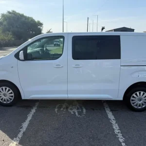 2020 Vauxhall Vivaro Sportive 6-seater panel van with air con - Image 4
