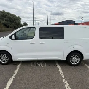 2020 Vauxhall Vivaro Sportive 6-seater panel van with air con - Image 5