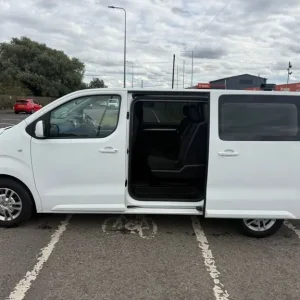 2020 Vauxhall Vivaro Sportive 6-seater panel van with air con - Image 6