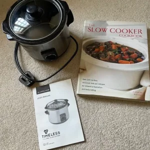 Lakeland 1.5L Slow Cooker And Cookbook - Image 2