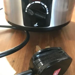 Lakeland 1.5L Slow Cooker And Cookbook - Image 5