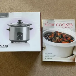 Lakeland 1.5L Slow Cooker And Cookbook