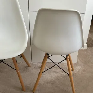 2 x white dining chairs beech legs Eames style excellent condition - Image 4