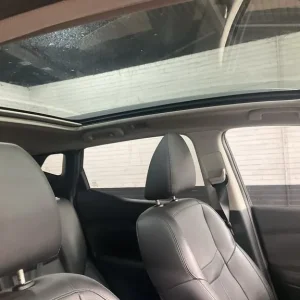 2016 Nissan Qashqai Tekna 5-door with panoramic sunroof and leather seats - Image 3