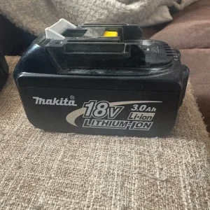 2 x 5.0 ah batteries + 1 x 3.0 ah battery - Image 4