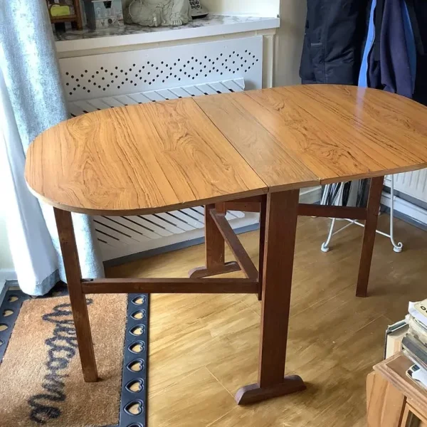 Drop leaf table