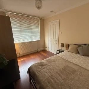 Double room ground floor with all bills included - Image 2