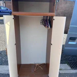 Wardrobe in excellent condition - Image 2