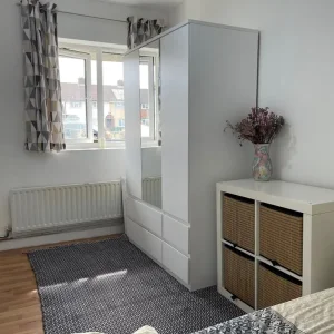 Double bedroom with separate toilet - Image 2