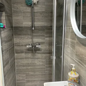Double bedroom with separate toilet - Image 8