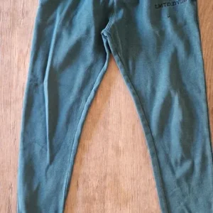 Tracksuit bottoms and striped cardigans - Image 6