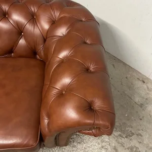 CHESTERFIELD LARGE 2 SEATER CLUB SOFA WITH CHESTNUT BROWN LEATHER - Image 6