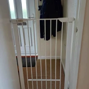 Brand new baby gate - Image 2