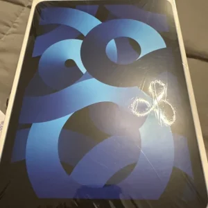 Apple iPad Air 5th gen 64gb blue - Image 2