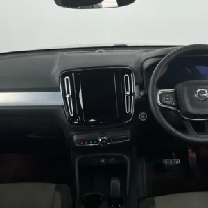 2024 Volvo XC40 B3 Core Mild Hybrid Estate - Image 5