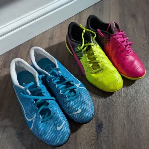 Football shoes size 8