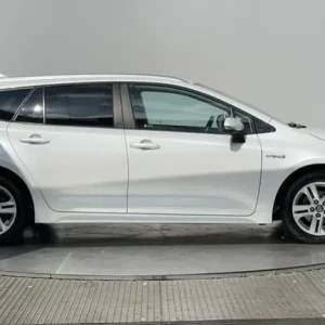 2022 Suzuki Swift 1.8h Hybrid Estate - Image 5