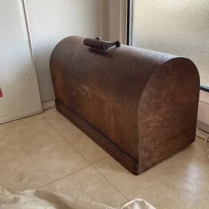 Wooden lid for singer sewing machine