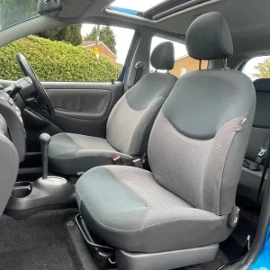 2003 Toyota Yaris 1.3 VVT-i T Spirit 3dr Auto HATCHBACK Petrol Automatic - Image 4