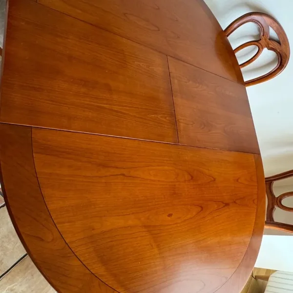 Extendable dining table and 6 chairs