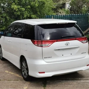 2011 Toyota Estima Aeras 2.4L Auto with Leather Seats - Image 4
