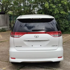 2011 Toyota Estima Aeras 2.4L Auto with Leather Seats - Image 5