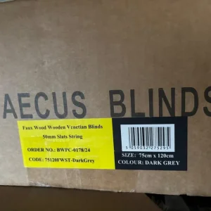 Faux wood Venetian blind - Image 3
