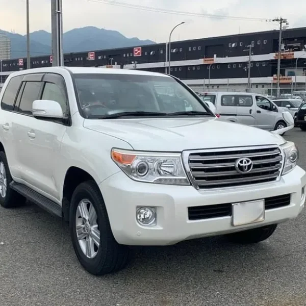 Toyota Land Cruiser Amazon AX G 4.6 V8 Petrol 2013 12k miles 1 owner from new