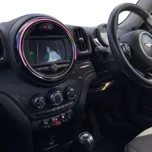 2018 MINI Countryman 2.0 Diesel Manual 5-door - Image 4