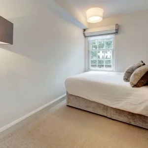 Two-bedroom first floor apartment in Barton-upon-Humber - Image 5