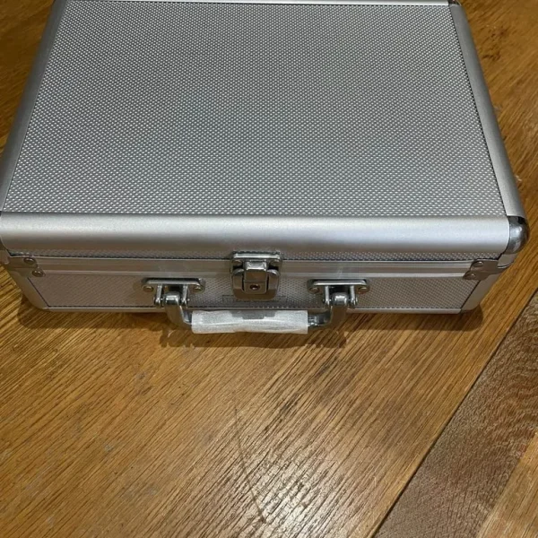 coin collectors case with 4 x £5 coins