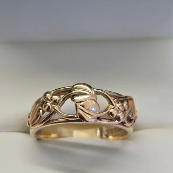 9ct CLOGAU GOLD TREE OF LIFE RING