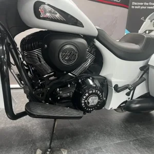 Indian CHIEFTAIN 2024 Darkhorse 116 1890cc Ghost White 2300 miles - Image 3