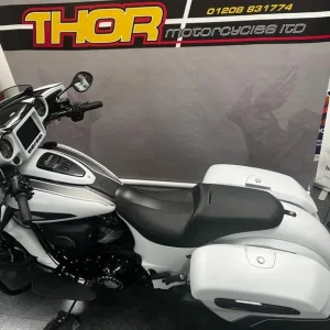 Indian CHIEFTAIN 2024 Darkhorse 116 1890cc Ghost White 2300 miles - Image 5