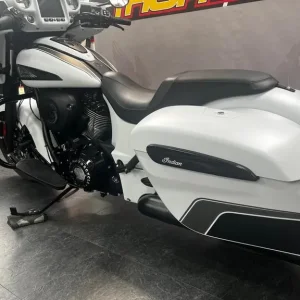Indian CHIEFTAIN 2024 Darkhorse 116 1890cc Ghost White 2300 miles - Image 6
