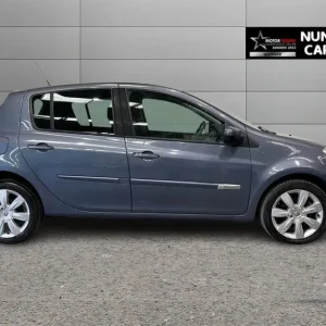 2010 Renault Clio 1.2 TCe Privilege TomTom Hatchback 5dr Petrol Manual Euro 5 - Image 2