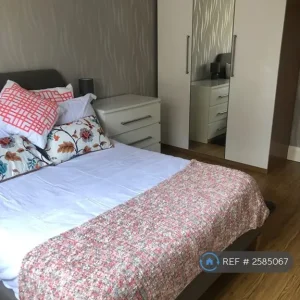 1 bedroom flat with garage in Okehampton, West Devon - Image 2