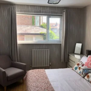 1 bedroom flat with garage in Okehampton, West Devon - Image 3