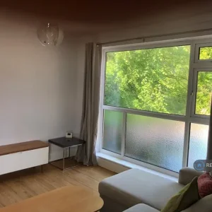 1 bedroom flat with garage in Okehampton, West Devon - Image 5