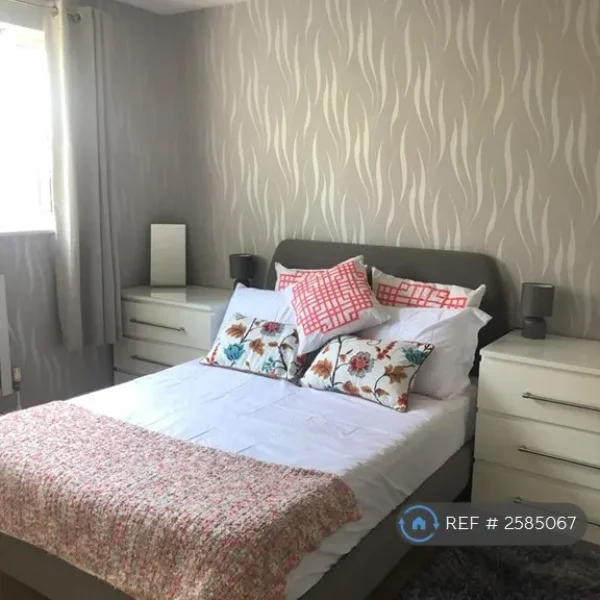 1 bedroom flat with garage in Okehampton, West Devon