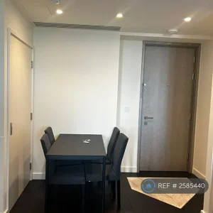 Studio flat in Bookham, Church Road - Image 3