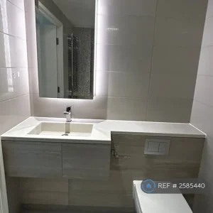 Studio flat in Bookham, Church Road - Image 7