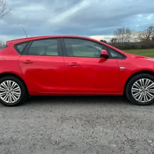 Vauxhall Astra 1.7 CDTI 5-door hatchback 2013 - Image 4