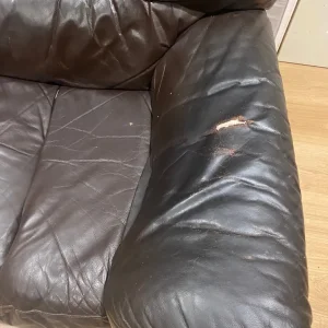 2 seater leather electric recline settee - Image 4