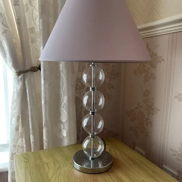 2 table lamps with shades